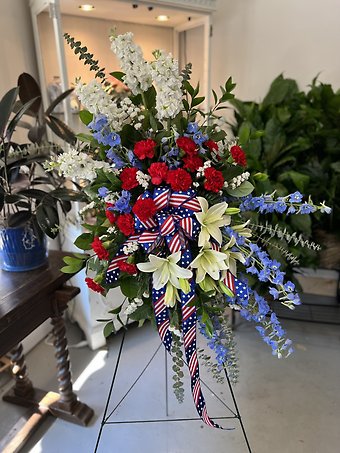 A Patriot\'s Tribute Standing Spray