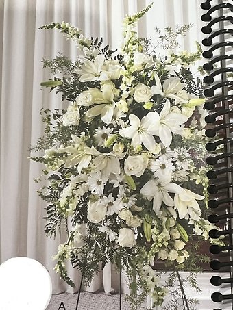 White Standing Spray